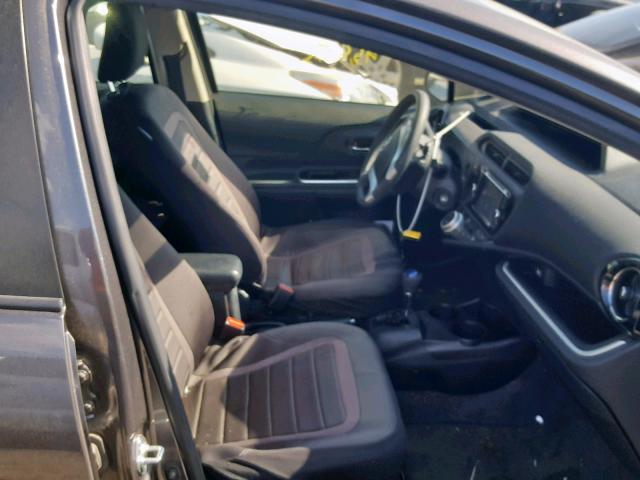 JTDKDTB38F1090507 - 2015 TOYOTA PRIUS C GRAY photo 5