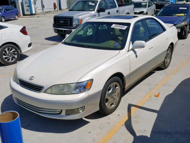 JT8BF28G210308954 - 2001 LEXUS ES 300 WHITE photo 2