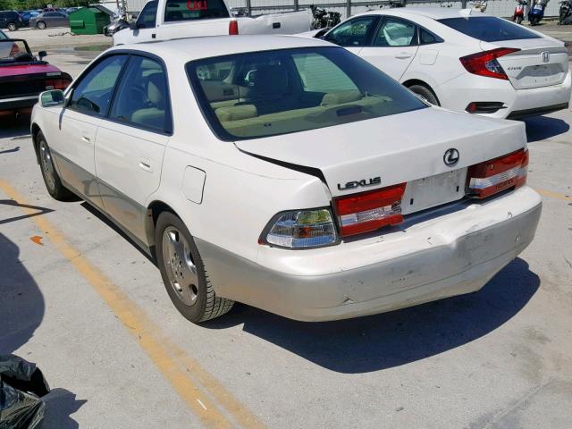 JT8BF28G210308954 - 2001 LEXUS ES 300 WHITE photo 3