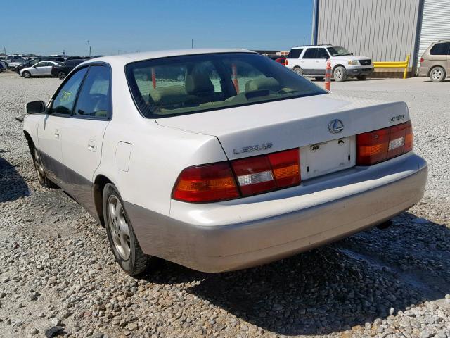 JT8BF22G1V0061635 - 1997 LEXUS ES 300 WHITE photo 3