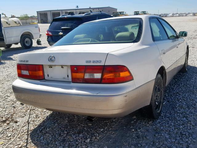 JT8BF22G1V0061635 - 1997 LEXUS ES 300 WHITE photo 4