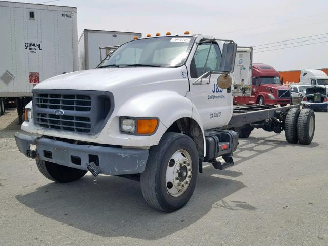 3FDXF75R01MA43759 - 2001 FORD F750 SUPER WHITE photo 2