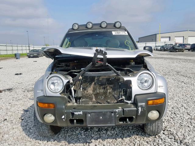 1J4GK38K03W553887 - 2003 JEEP LIBERTY RE SILVER photo 9