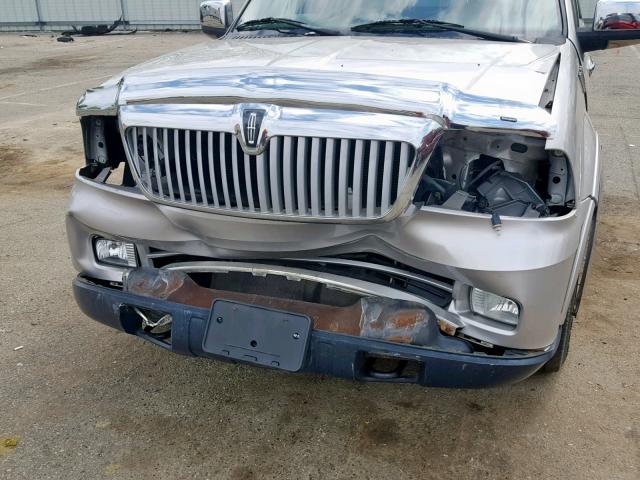 5LMFU28595LJ12496 - 2005 LINCOLN NAVIGATOR Argent photo 9