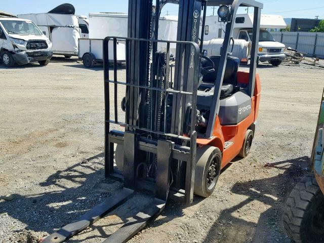 66029 - 2010 TOYOTA FORKLIFT ORANGE photo 2