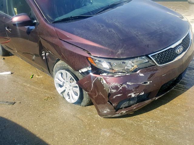 KNAFU4A26B5417549 - 2011 KIA FORTE EX BURGUNDY photo 9