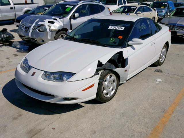 1G8ZR12772Z168174 - 2002 SATURN SC2 WHITE photo 2