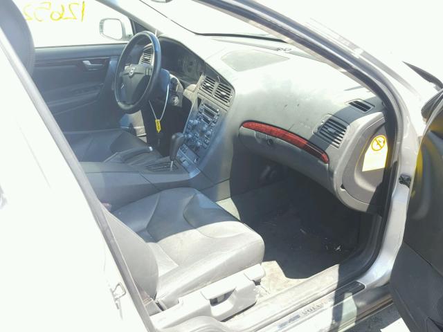 YV1RS64A342316780 - 2004 VOLVO S60 SILVER photo 5