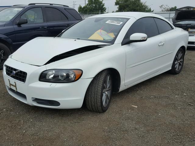 YV1672MC5AJ090547 - 2010 VOLVO C70 T5 WHITE photo 2