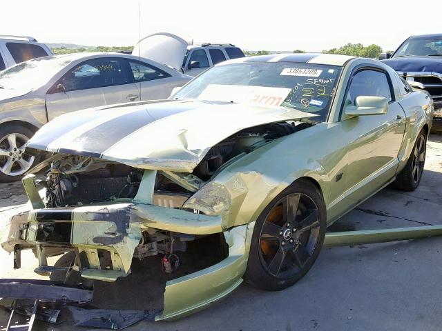 1ZVFT82HX55231272 - 2005 FORD MUSTANG GT GREEN photo 2