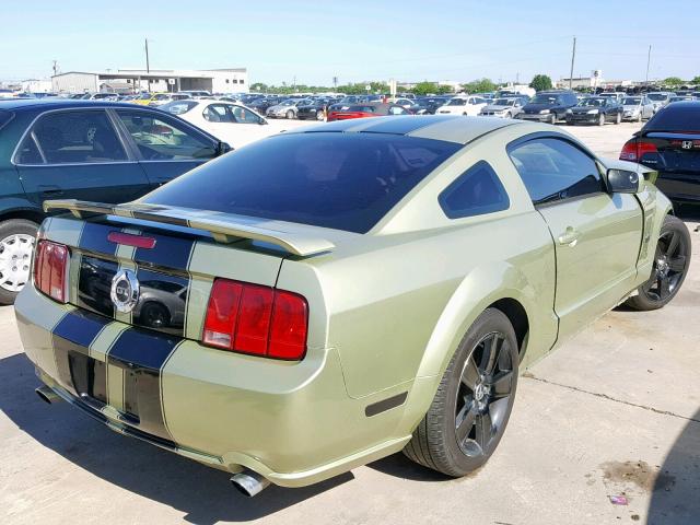 1ZVFT82HX55231272 - 2005 FORD MUSTANG GT GREEN photo 4