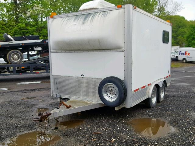 1C9EU122X2B746360 - 2002 COACH TRAILER WHITE photo 2