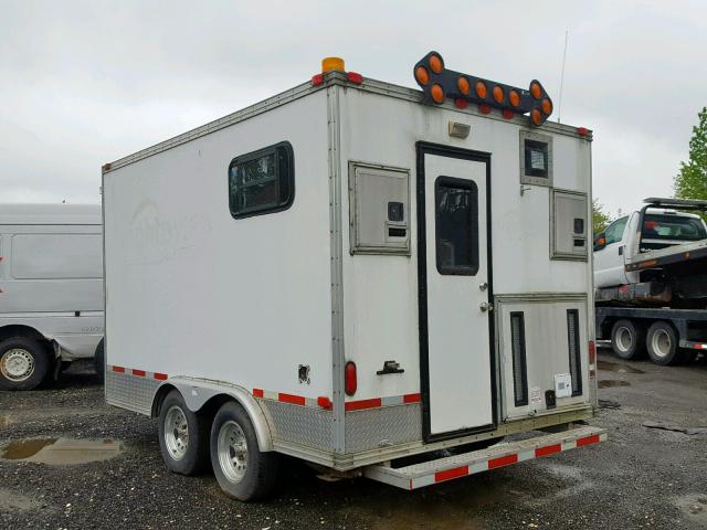 1C9EU122X2B746360 - 2002 COACH TRAILER WHITE photo 3