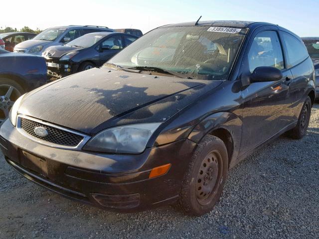 1FAFP31N47W298289 - 2007 FORD FOCUS ZX3 BLACK photo 2