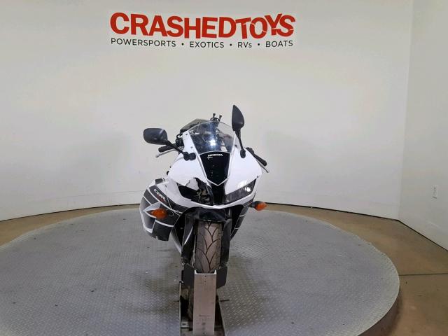 JH2PC4086GK900068 - 2016 HONDA CBR600 RA WHITE photo 3