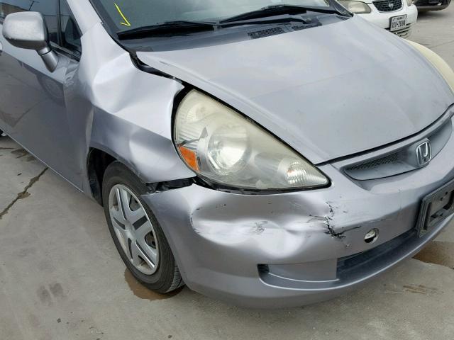 JHMGD38488S050316 - 2008 HONDA FIT SILVER photo 9