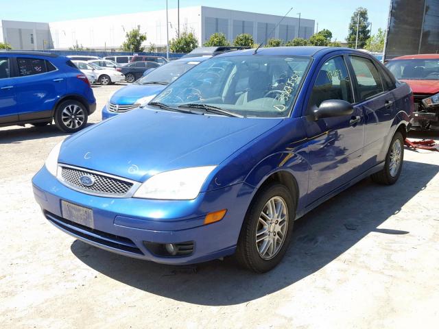 1FAHP34N45W106953 - 2005 FORD FOCUS ZX4 BLUE photo 2