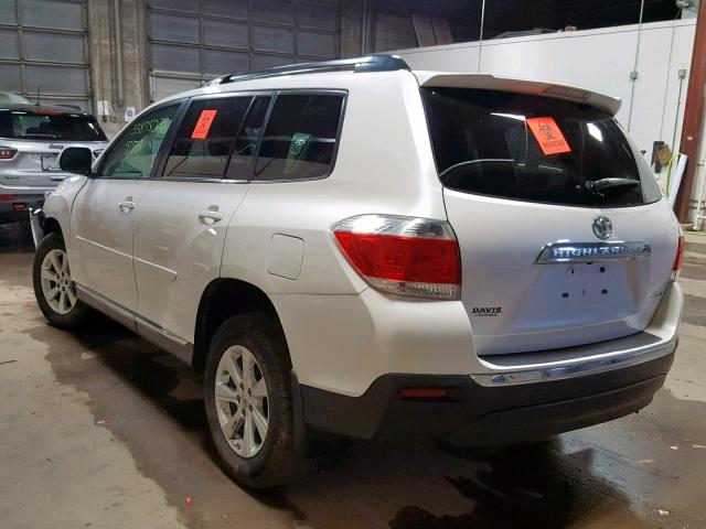 5TDBK3EH1DS181390 - 2013 TOYOTA HIGHLANDER WHITE photo 3