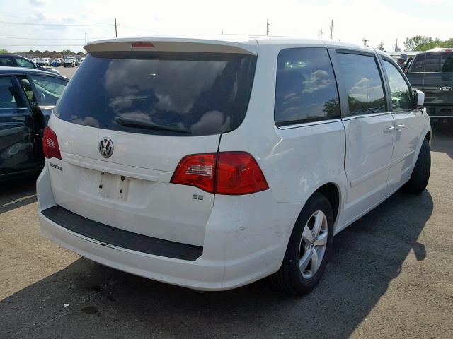 2V8HW34119R501475 - 2009 VOLKSWAGEN ROUTAN SE WHITE photo 4