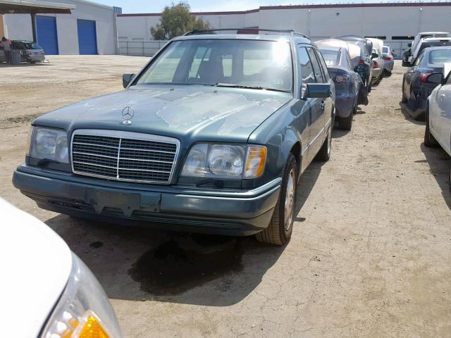 WDBEA92E6SF303069 - 1995 MERCEDES-BENZ E 320 GREEN photo 2