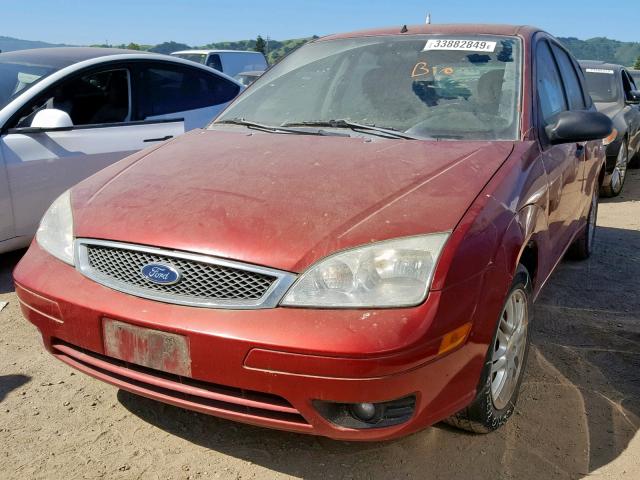 3FAFP37N35R117139 - 2005 FORD FOCUS ZX5 RED photo 2