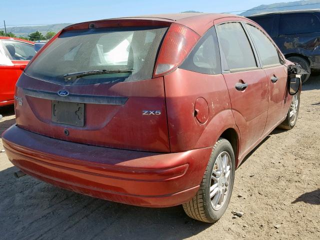 3FAFP37N35R117139 - 2005 FORD FOCUS ZX5 RED photo 4