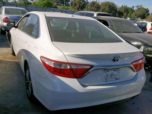 4T1BD1FK0GU190456 - 2016 TOYOTA CAMRY HYBR WHITE photo 3