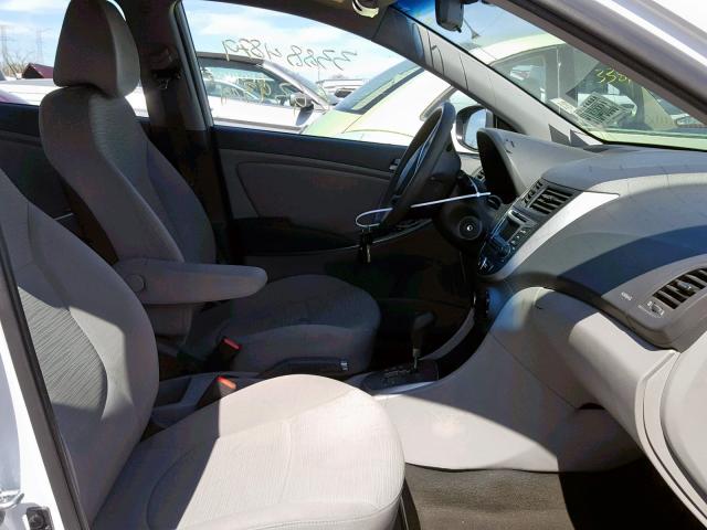 KMHCT4AE2GU114506 - 2016 HYUNDAI ACCENT SE WHITE photo 5