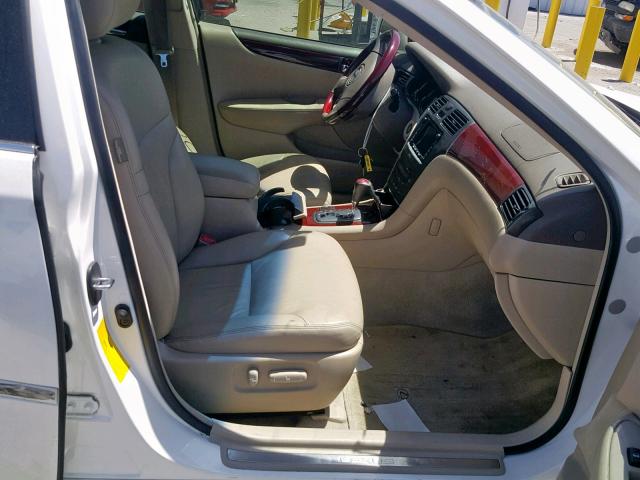 JTHBA30G645019244 - 2004 LEXUS ES 330 WHITE photo 5