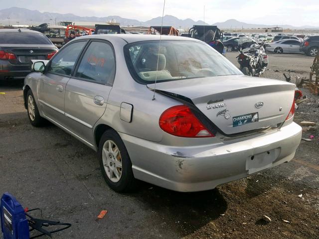 KNAFB121725174294 - 2002 KIA SPECTRA BA SILVER photo 3