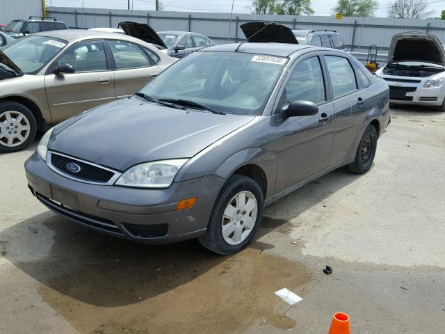 1FAFP34N97W130899 - 2007 FORD FOCUS ZX4 GRAY photo 2