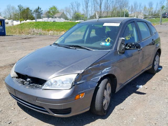 1FAHP37N57W161801 - 2007 FORD FOCUS ZX5 GRAY photo 2