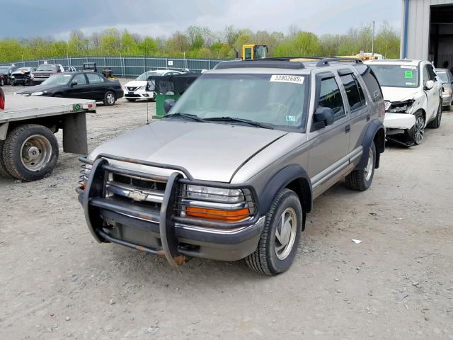 1GNDT13W312214606 - 2001 CHEVROLET BLAZER TAN photo 2