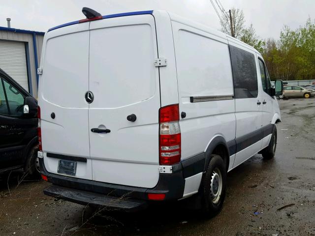 WD3PE7CC2E5930596 - 2014 MERCEDES-BENZ SPRINTER 2 WHITE photo 4