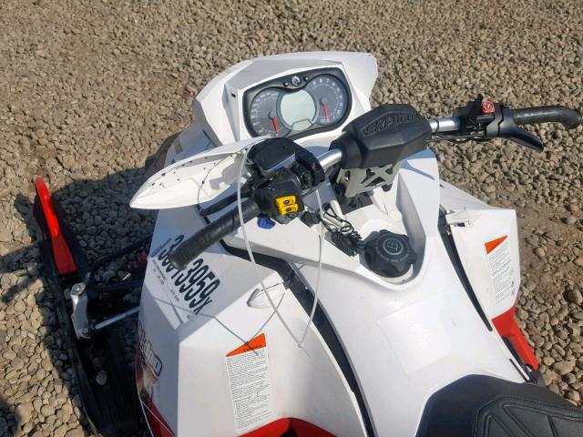 2BPSBKAA8AV000137 - 2010 SKI DOO 594CC WHITE photo 5