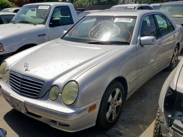 WDBJF65J22B474643 - 2002 MERCEDES-BENZ E 320 SILVER photo 2