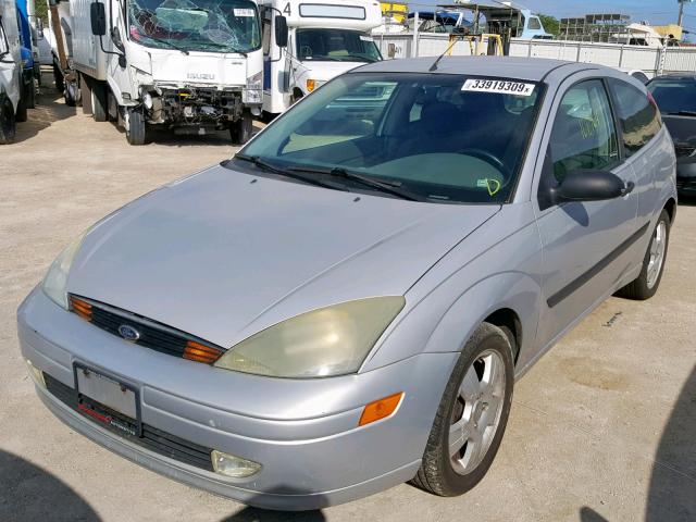 3FAFP31384R117093 - 2004 FORD FOCUS ZX3 SILVER photo 2