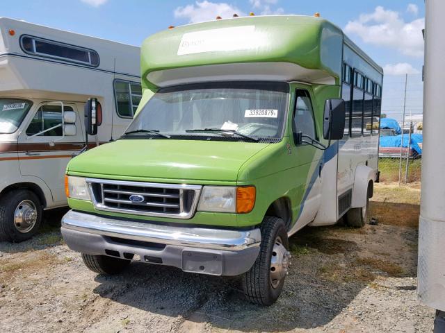 1FDWE35L94HB30376 - 2004 FORD E350 BUS GREEN photo 2