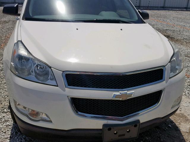 1GNKREED7B7227908 - 2011 CHEVROLET TRAVERSE WHITE photo 9