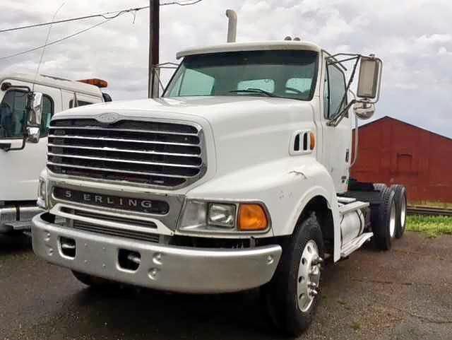 2FWJAZCV24AM31124 - 2004 STERLING TRUCK LT 9500 WHITE photo 2