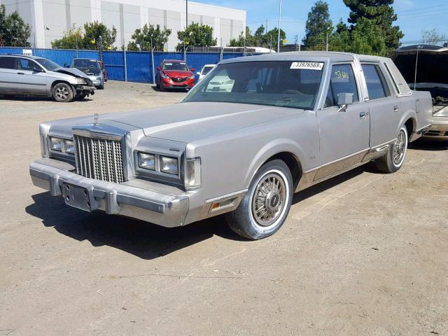 1LNBP96F5FY647620 - 1985 LINCOLN TOWN CAR SILVER photo 2