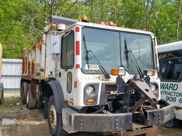 1M2AV02C6AM005481 - 2010 MACK 600 MRU600 WHITE photo 1