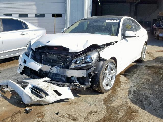 WDDGJ4HB6DG065298 - 2013 MERCEDES-BENZ C 250 WHITE photo 2