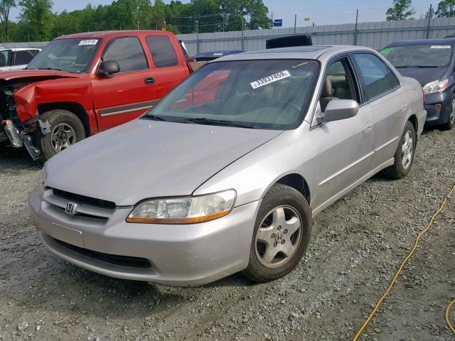 1HGCG1658XA024389 - 1999 HONDA ACCORD EX SILVER photo 2