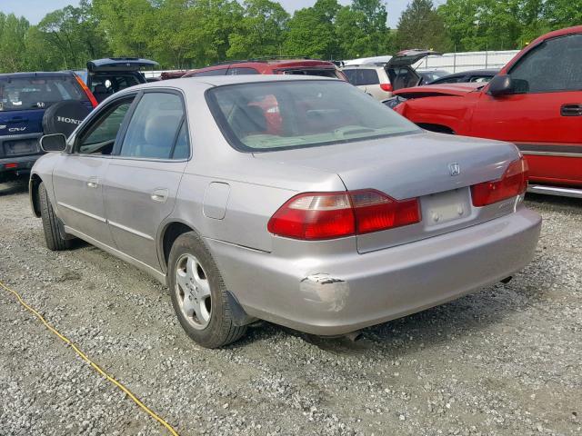 1HGCG1658XA024389 - 1999 HONDA ACCORD EX SILVER photo 3