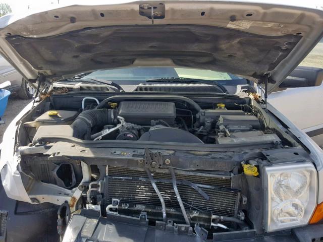 1J8HG48N66C131486 - 2006 JEEP COMMANDER SILVER photo 7