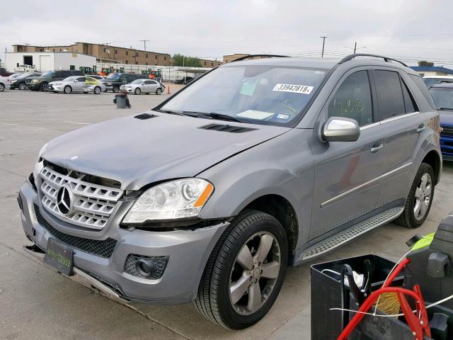 4JGBB5GB4AA604312 - 2010 MERCEDES-BENZ ML 350 GRAY photo 2