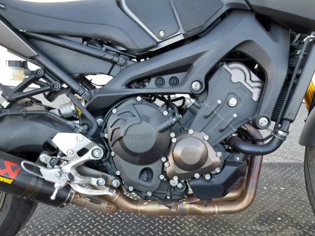 JYARN33E0FA004646 - 2015 YAMAHA FZ09 BLACK photo 7