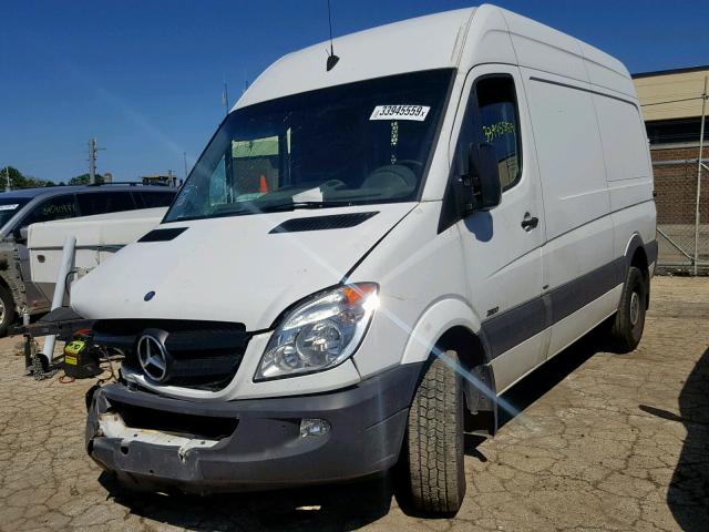 WD3PE7CC0D5737913 - 2013 MERCEDES-BENZ SPRINTER 2 WHITE photo 2