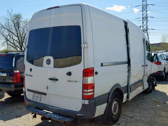 WD3PE7CC0D5737913 - 2013 MERCEDES-BENZ SPRINTER 2 WHITE photo 4